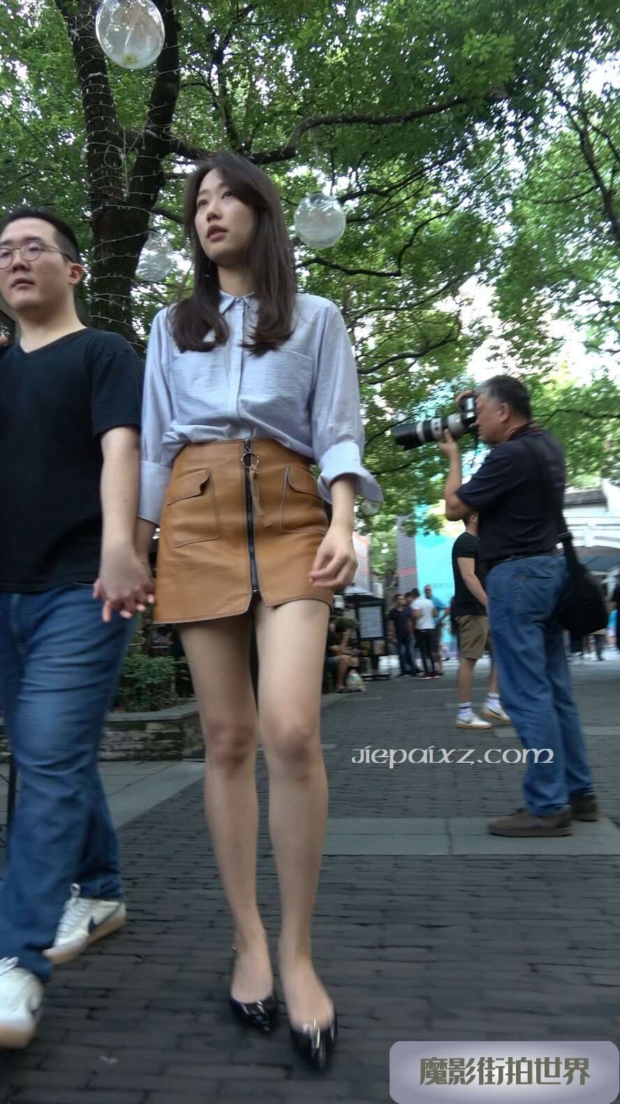 4K - 热恋中的皮短裙美眉 [2.46 GB/MP4]