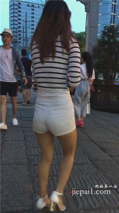 街拍膏药热裤的妞 [1.10 GB]