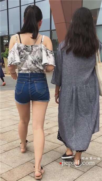 街拍吊带衫丰臀高腰热裤美女 [2.75 GB]