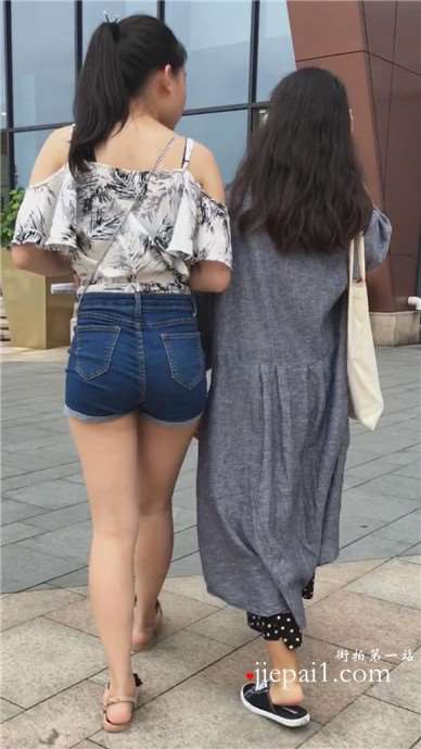 街拍吊带衫丰臀高腰热裤美女 [2.75 GB]