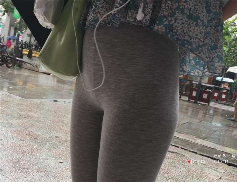 美女的极品诱人超薄紧身弹力裤 [2.06 GB]