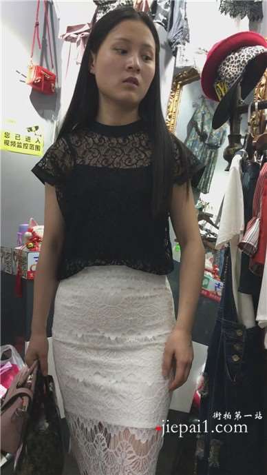 跟着极品翘臀性感少妇逛服装店 [1.57 GB]