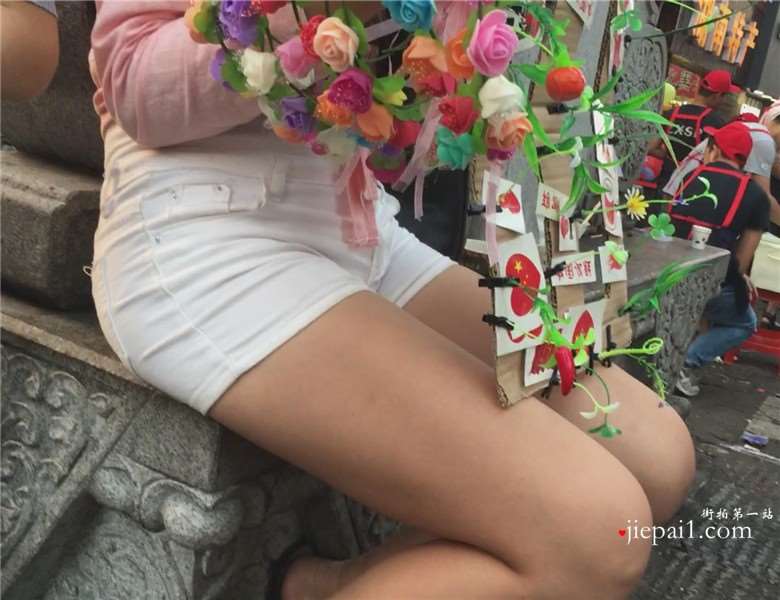 超长视频，街拍美三角性感美臀卖花女孩 [9.04 GB]