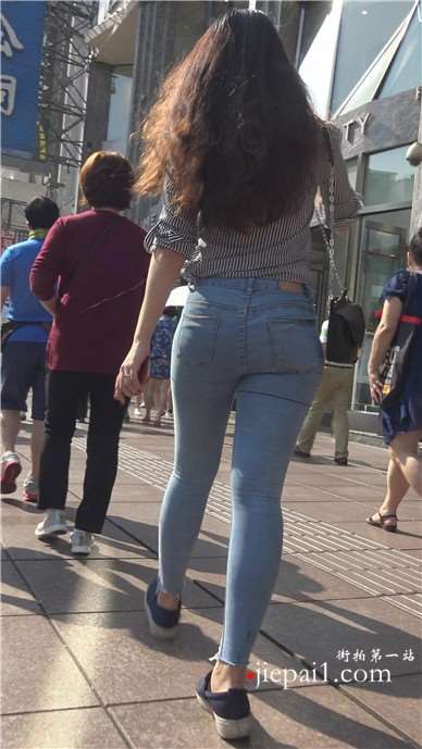 4k-青春活力紧身蓝牛美女服装店买买买 [2.05 GB]