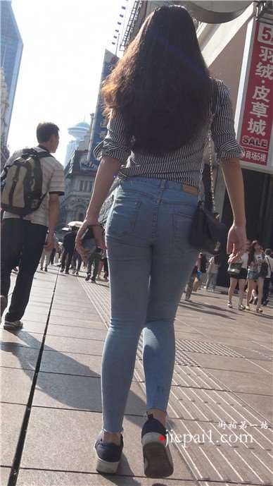 4k-青春活力紧身蓝牛美女服装店买买买 [2.05 GB]