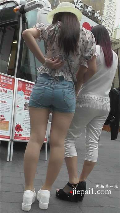 街拍超级美臀牛仔热裤清纯少女 [1.26 GB]