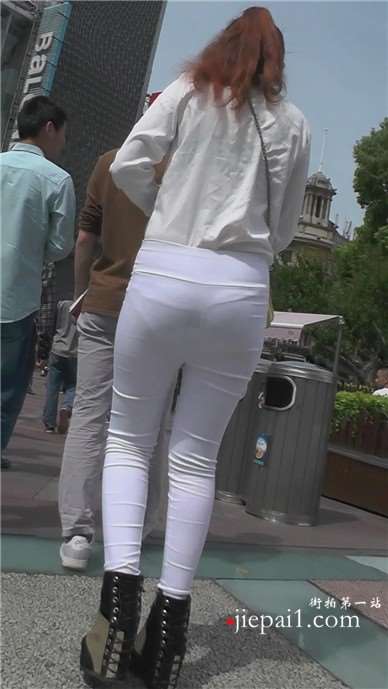 街拍紧身白衣白裤大美妞，小清新邻家小妹的感觉[1.12 GB]