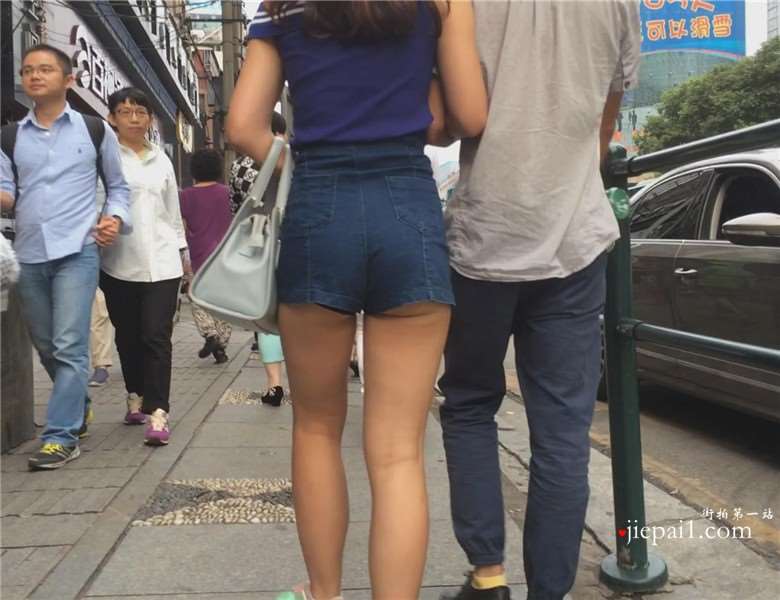 街拍丰满大肉臀牛仔热裤 [4.52 GB]