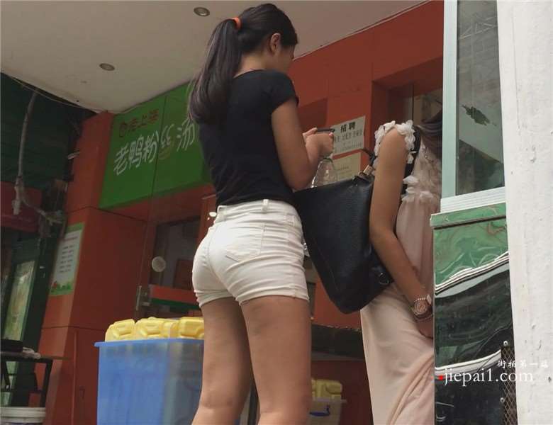 超级大肉臀紧身热裤美眉 [3.87 GB]