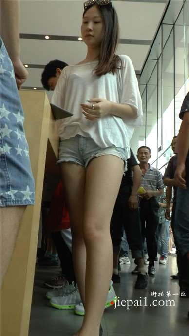 街拍时尚气质美丽大方女孩 [348 MB]