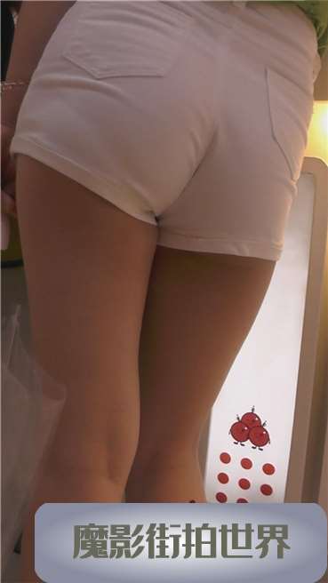 圆臀白紧热裤小肥妞  [542 MB]