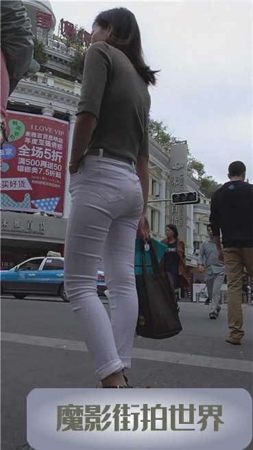 长腿圆臀紧身白裤少妇高跟鞋 [725 MB]