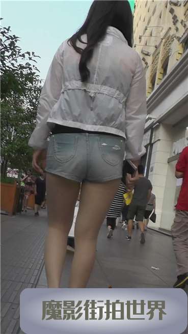 美丽女孩的圆臀白皙长腿  [939 MB]