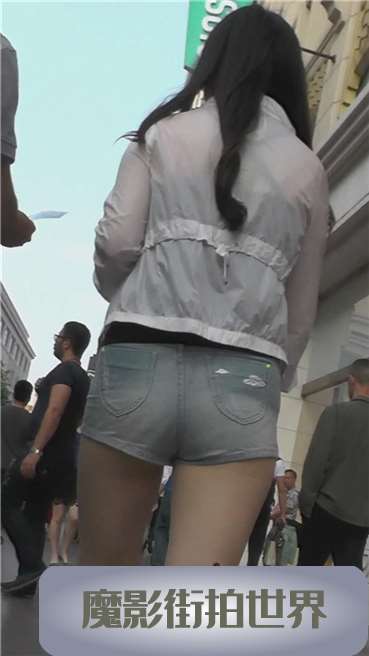美丽女孩的圆臀白皙长腿  [939 MB]