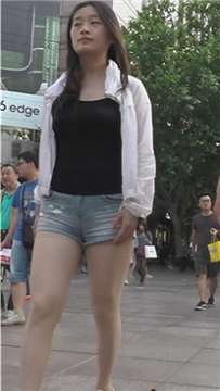 美丽女孩的圆臀白皙长腿  [939 MB]