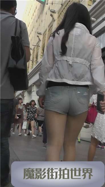 美丽女孩的圆臀白皙长腿  [939 MB]