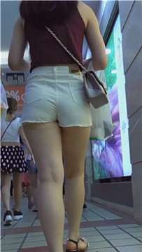 露脐装的热裤妹子逛街！[529 MB]