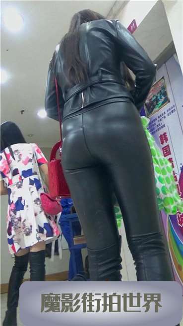 漂亮的皮裤女神跟闺蜜逛商场！ [2.08 GB]