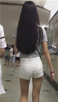 一路跟着身材劲爆的圆臀直发女 [1.08 GB]