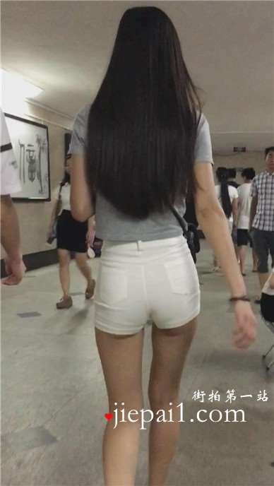 一路跟着身材劲爆的圆臀直发女 [1.08 GB]