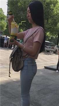 偶遇超级翘臀文静牛仔裤小妹 [1.98 GB]
