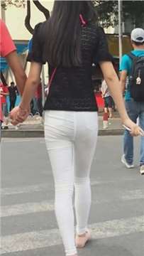 超长跟拍视频，透明白裤小美女跟小男友压马路。[1.26 GB]
