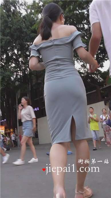 身材超赞的紧身开叉裙美少F [535 MB]