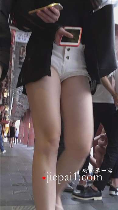 高腰紧身白热裤MM，美三角勒得紧。[190 MB]