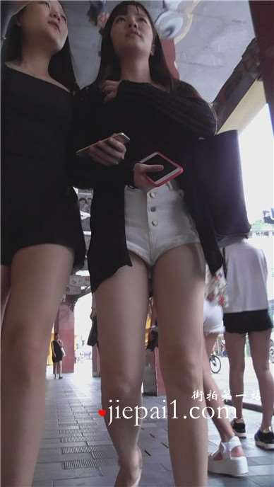 高腰紧身白热裤MM，美三角勒得紧。[190 MB]