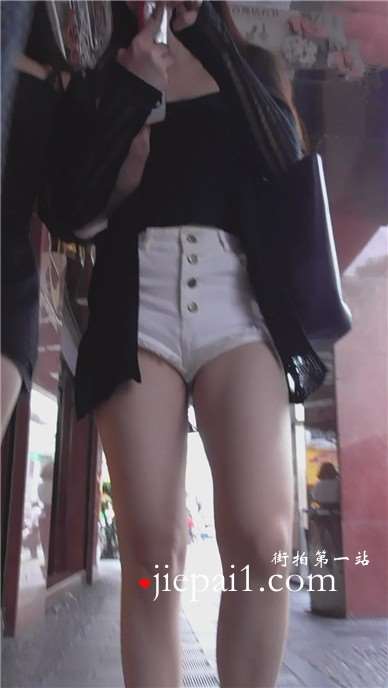 高腰紧身白热裤MM，美三角勒得紧。[190 MB]