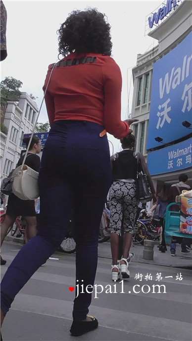 丰满紧身圆臀卷毛S妇  [157 MB]