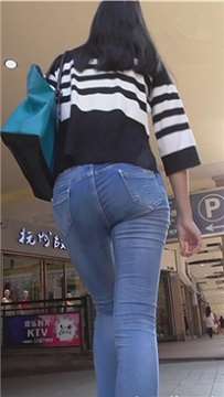 街拍紧身蓝色牛仔裤眼镜妹，身材很赞。[872 MB]