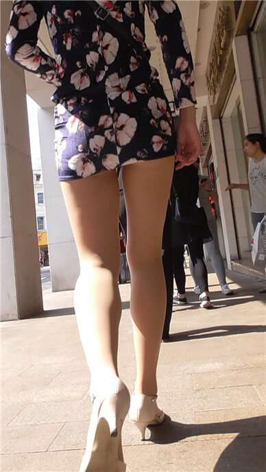 街拍旗袍装肉丝袜美眉 [374 MB]