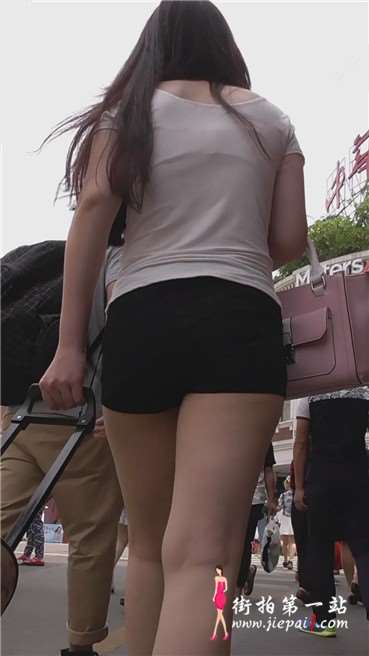 肉肉的女生，白皙大腿丰臀紧身很漂亮。[493 MB]