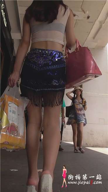 长腿超短露脐装MM，美裙真漂亮。[244 MB]