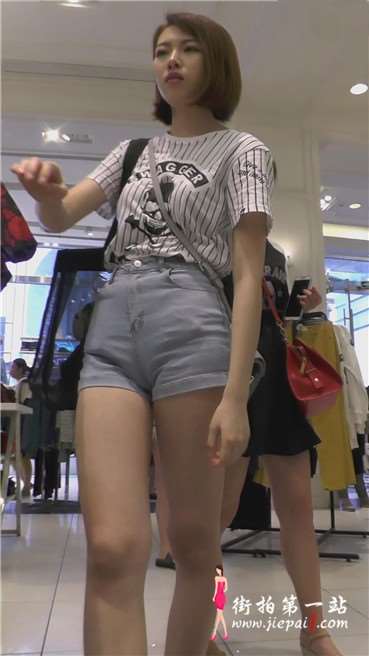 甜美短发高腰牛仔热裤美女，穿上牛仔小外套真好看！[963 MB]