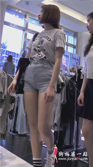 甜美短发高腰牛仔热裤美女，穿上牛仔小外套真好看！[963 MB]
