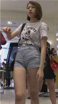 甜美短发高腰牛仔热裤美女，穿上牛仔小外套真好看！[963 MB]