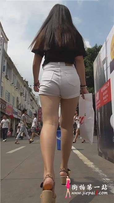 雪白大腿水蜜桃臀热裤MM [612 MB]