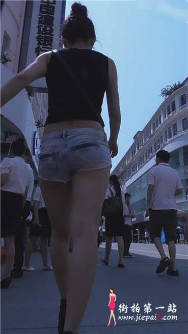 超短热裤圆臀美女，配上墨镜很酷！[397 MB]