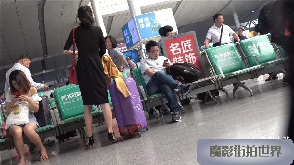 成熟，知性，黑色长裙