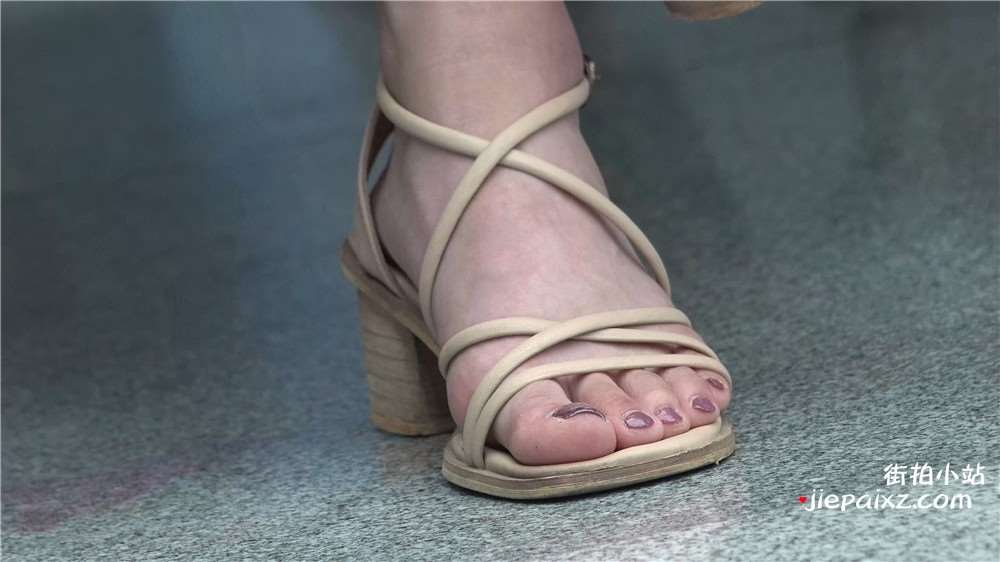 令人心动的玉足美女 3