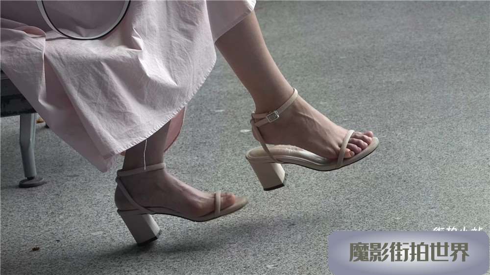 长裙凉高跟美足
