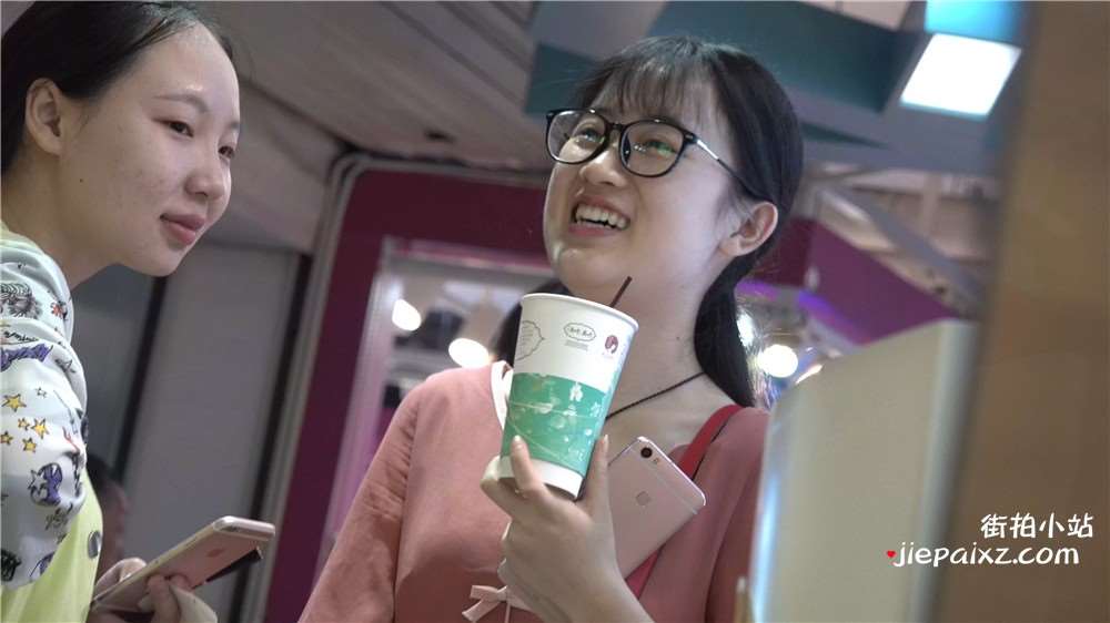 粉色长裙美脚丫凉高跟MM第二部
