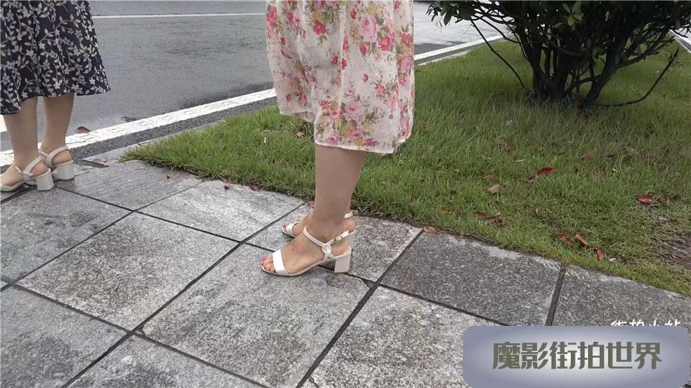 长裙，凉高跟，美足街拍美女