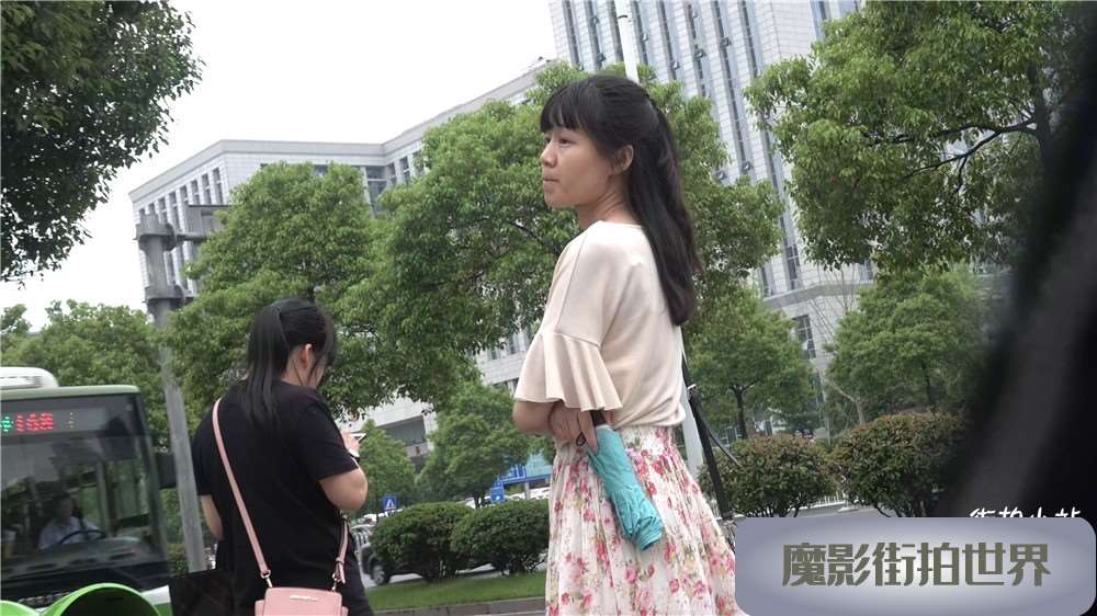 长裙，凉高跟，美足街拍美女