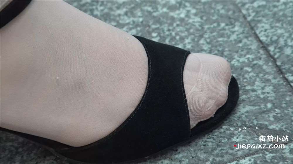 4k - 肉色丝袜，黑高跟美足MM [1.17 GB/avi]