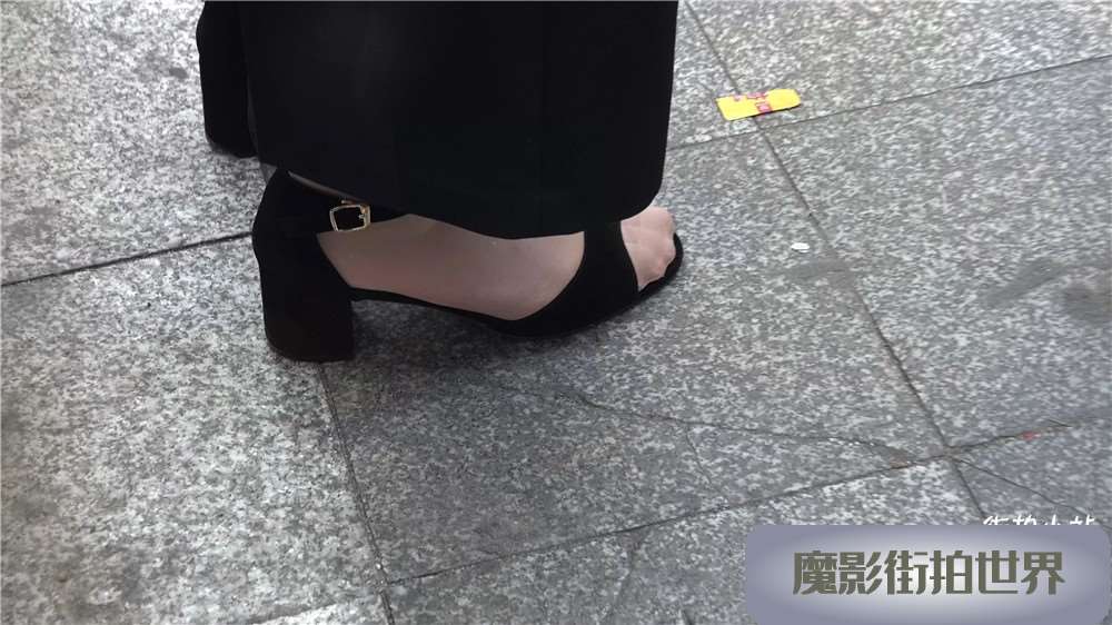 4k - 肉色丝袜，黑高跟美足MM [1.17 GB/avi]