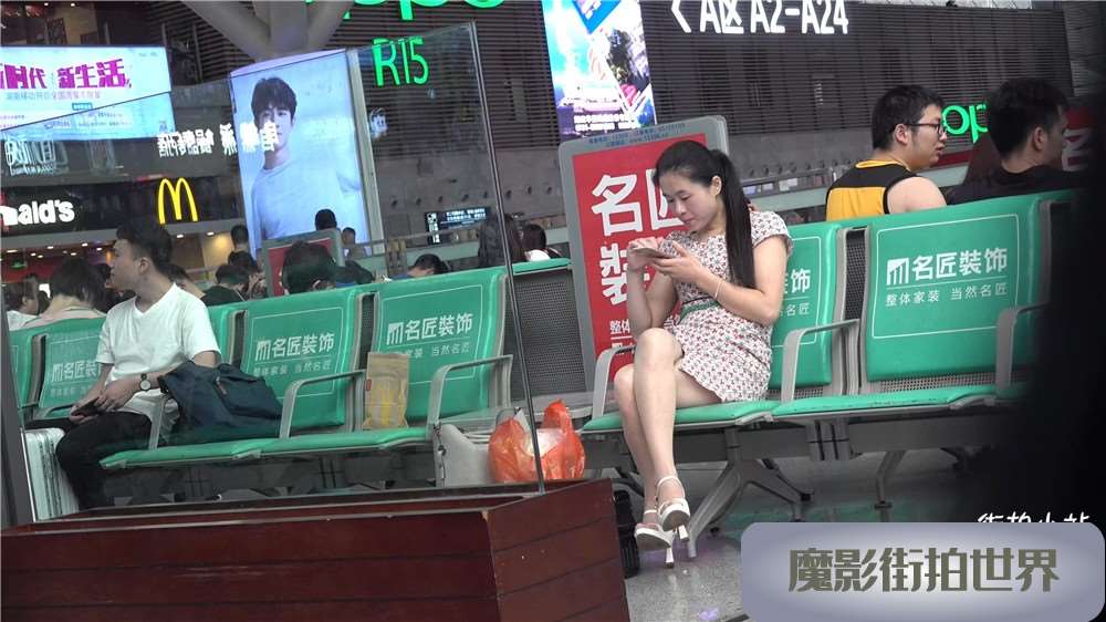 4K - 丝袜，白高跟，花裙子 [2.56 GB/avi]