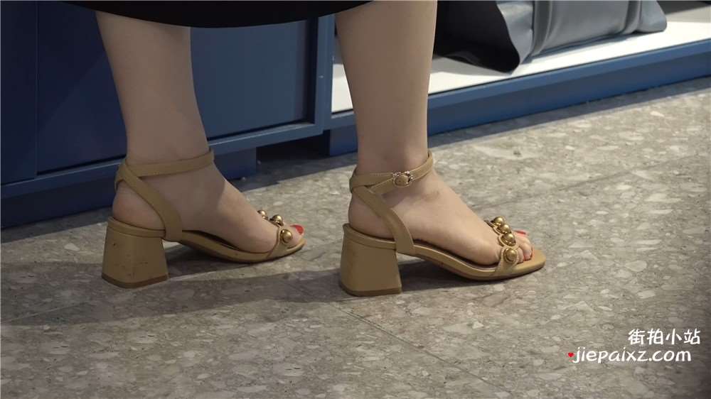 4K - 3款凉高跟美足尽收眼底 [1.74 GB/avi]